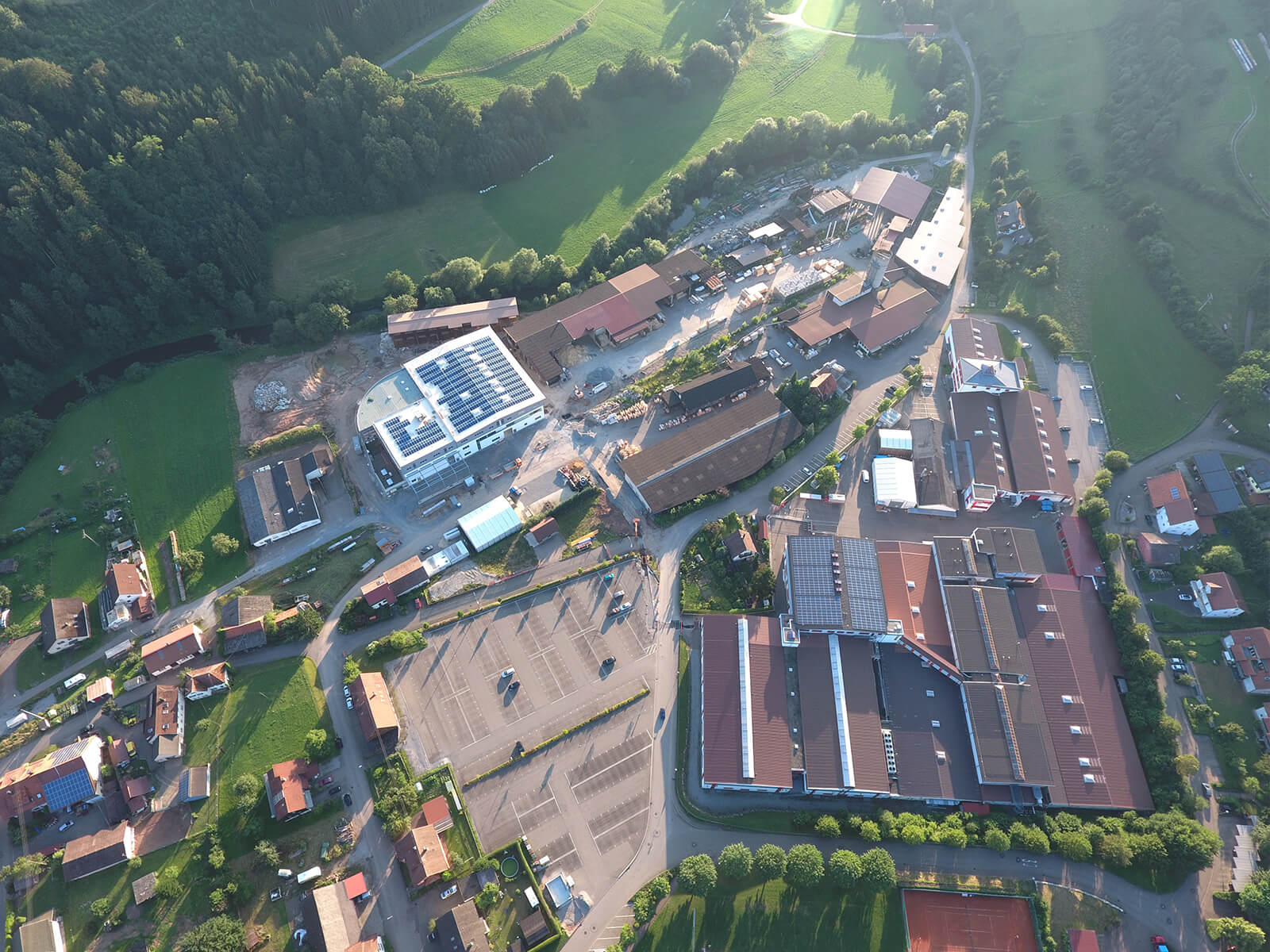 Luftaufnahme des Geländes rund um den Rommelag Standort in Sulzbach-Laufen